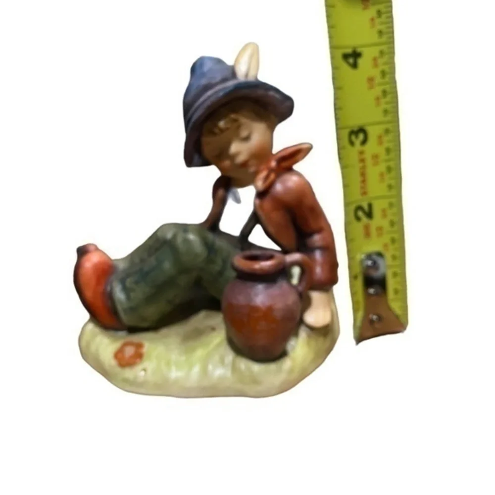Vintage M. J. Hummel Goebel Coffee Break Porcelain  Figurine 1976 No8